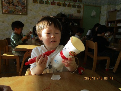 ぞう組 ３歳児 紙コップでけん玉つくり 浜分こども園